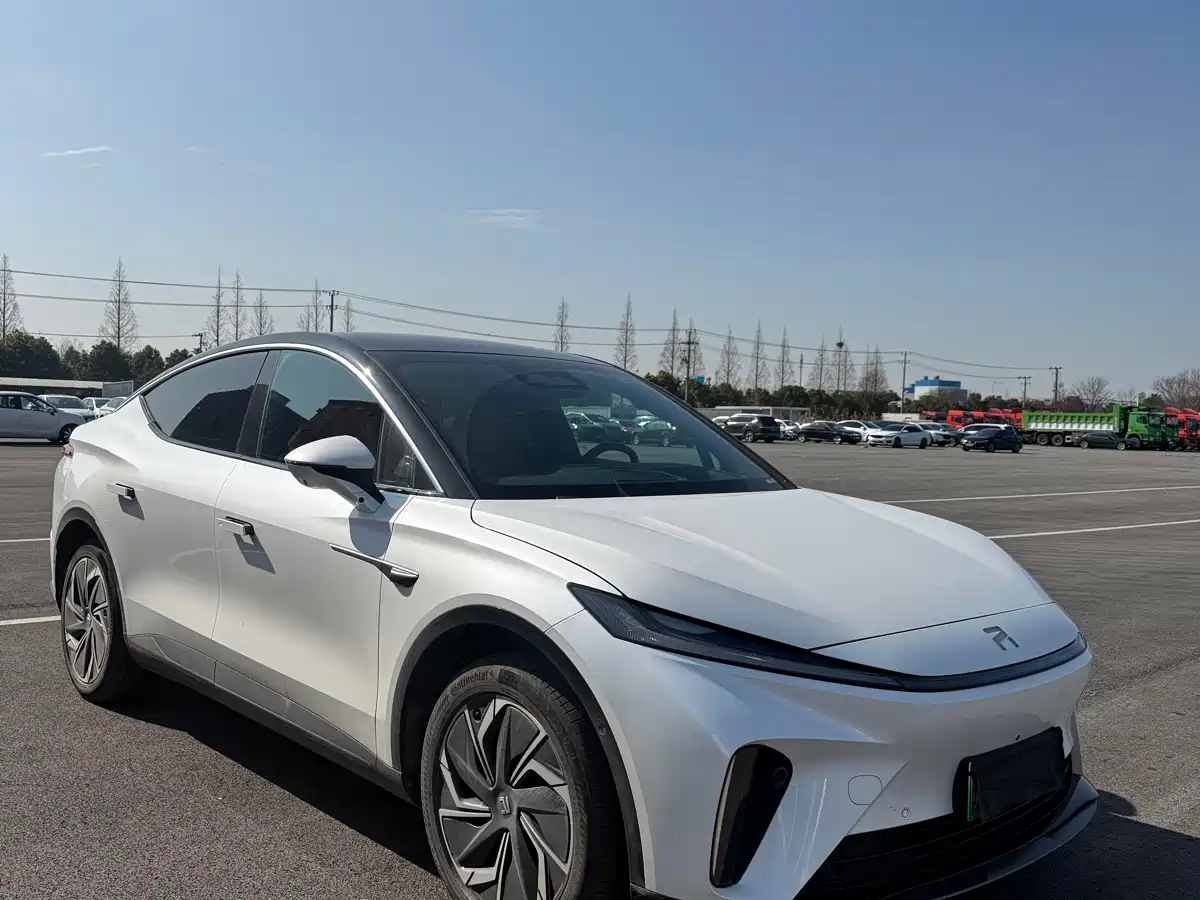 RISING AUTO FEIFAN R7