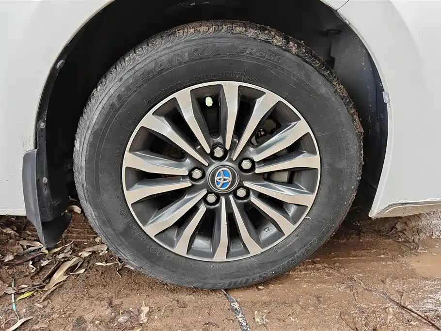Toyota Corolla 2017 Facelift 1.2T S-CVT GL фото 6