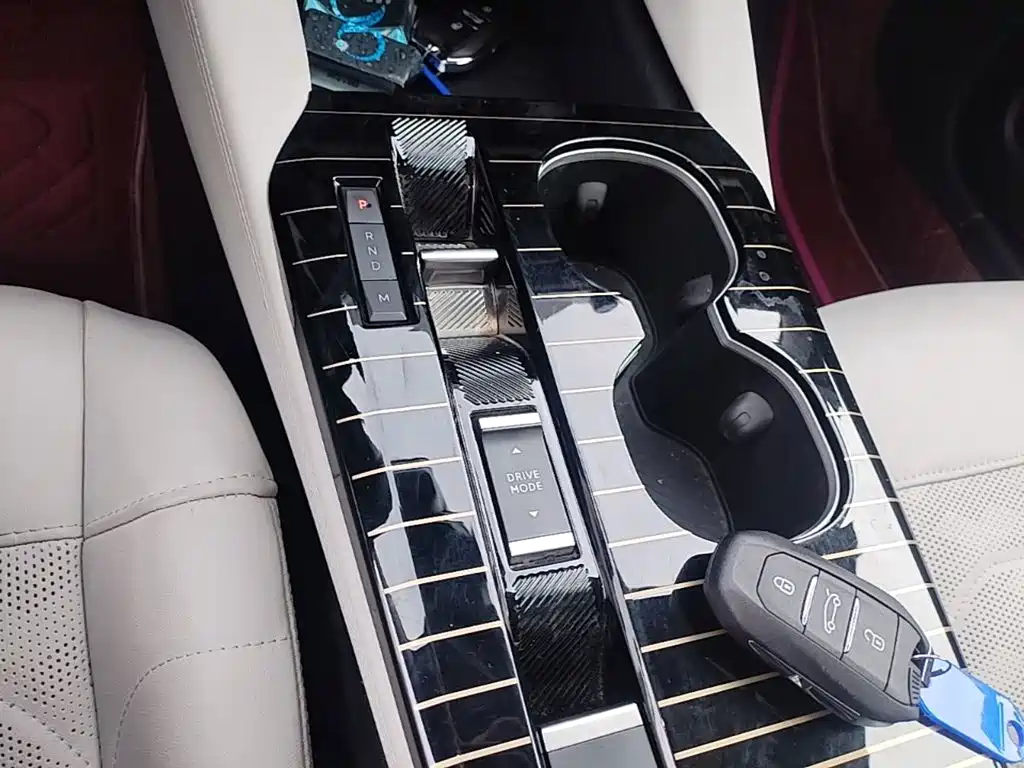 صورة 10 - Citroën Versailles C5 X