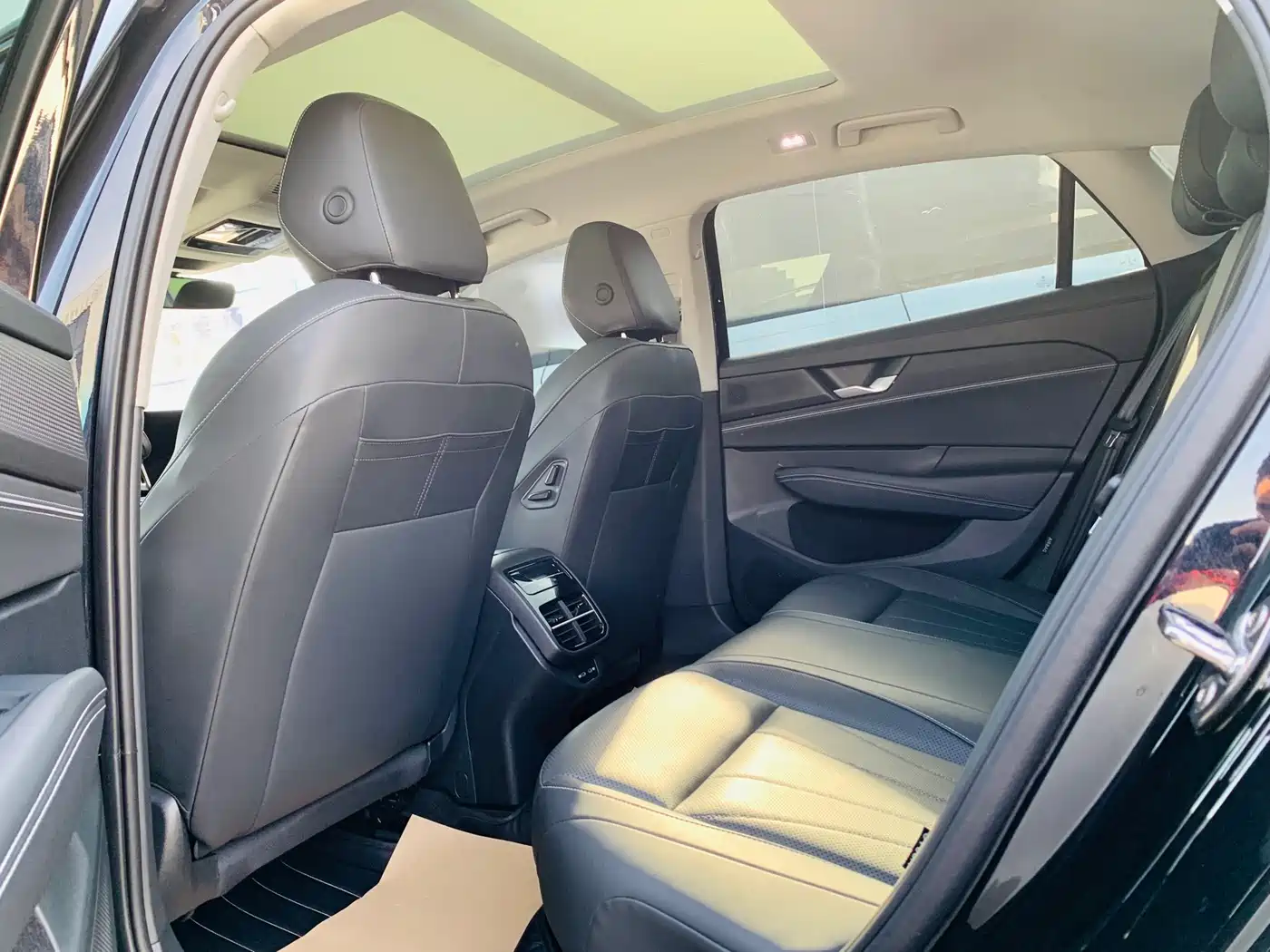 Volkswagen Passat 2025 Pro 380TSI Dragon Glory Edition фото 16