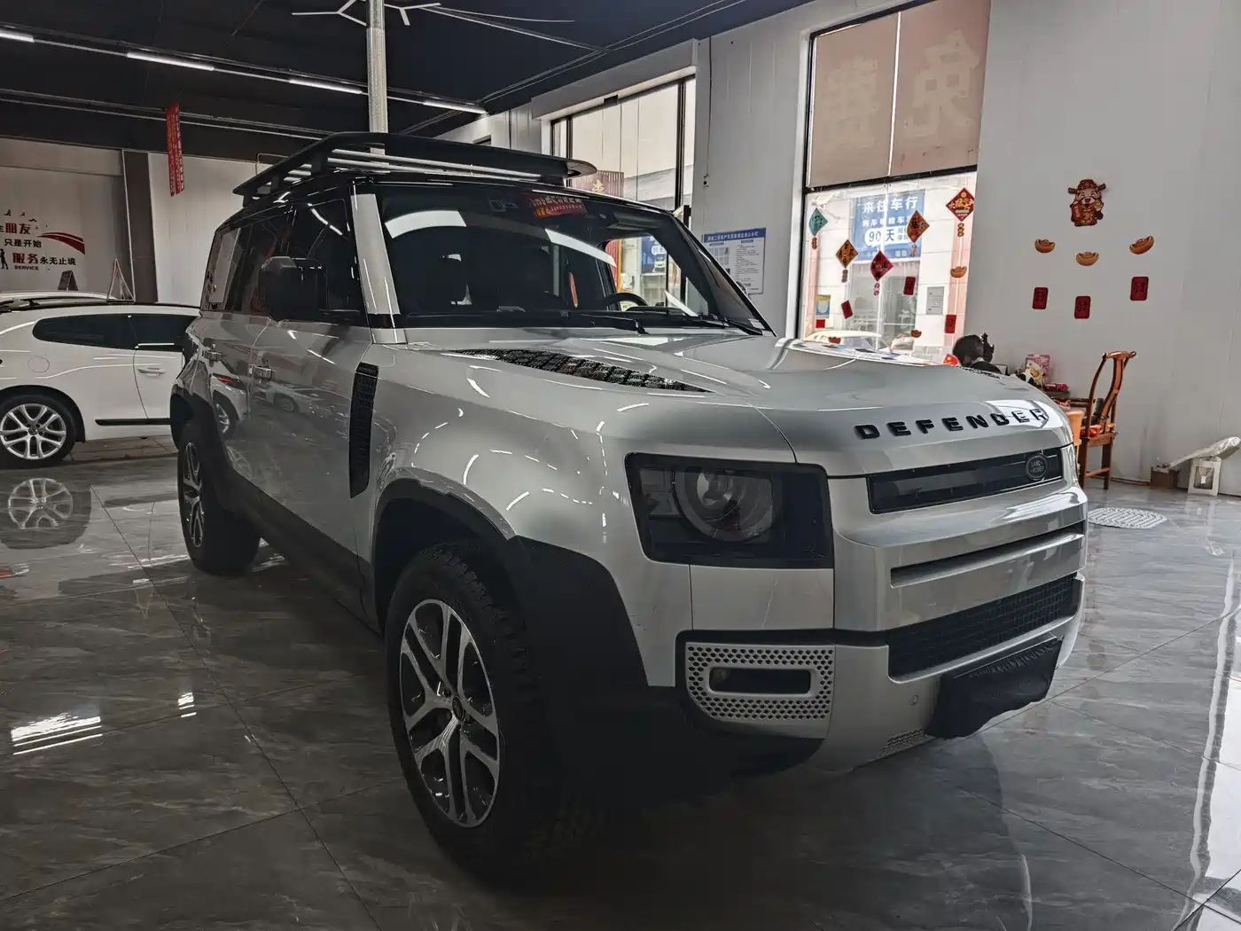 Land Rover Defender 2022 110 P400 Dark Special Edition фото 3