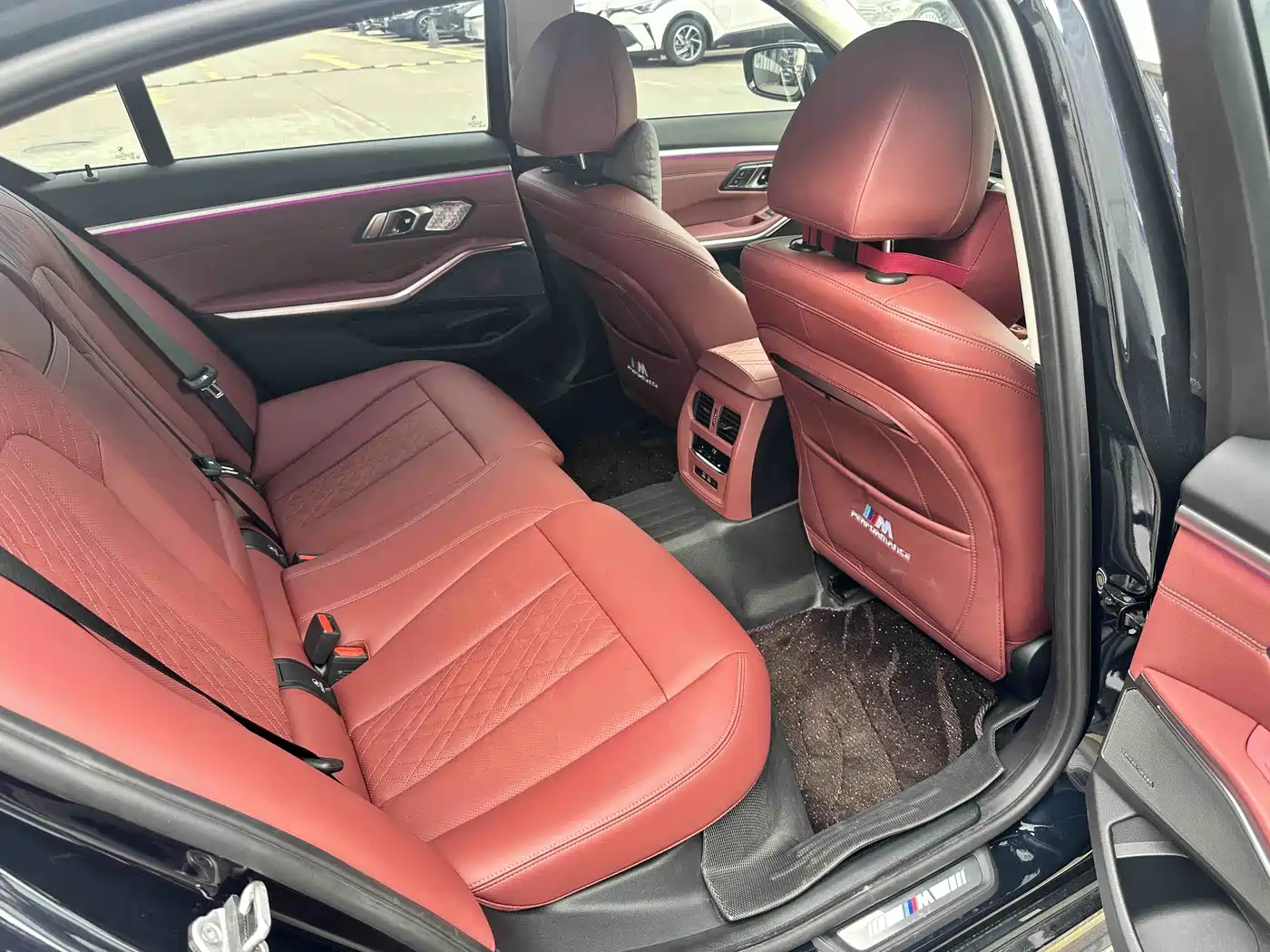 BMW 3 Series 2025 330Li M Sport Night Edition фото 12