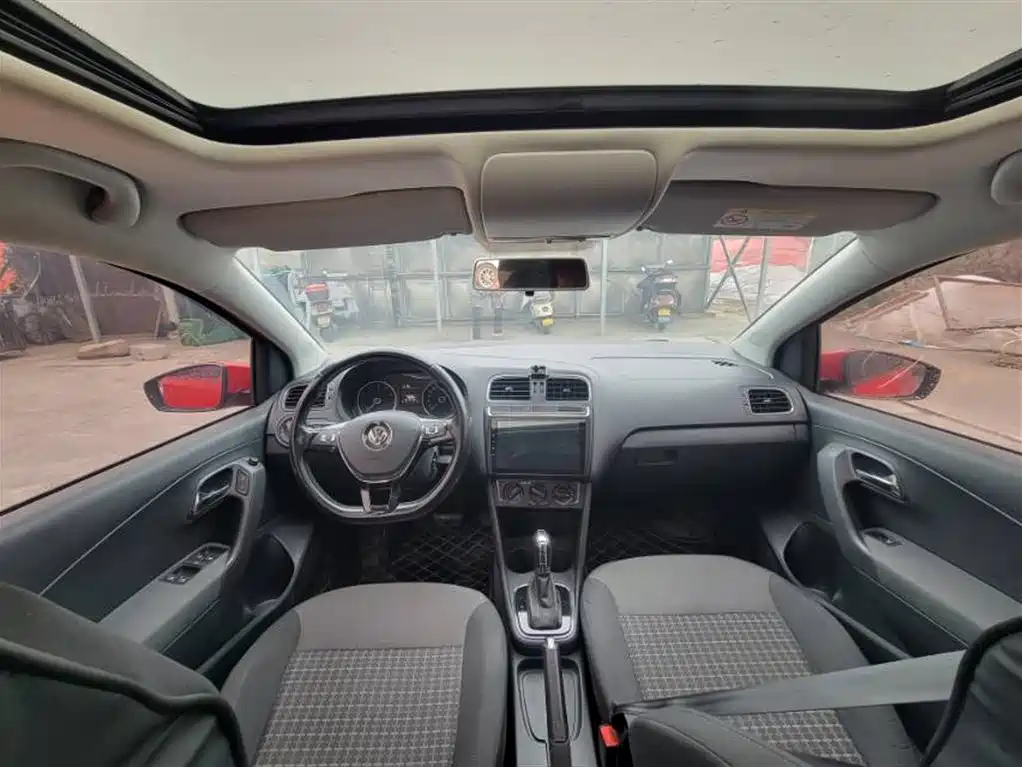 Volkswagen Polo 2016 1.6L Automatic Comfort фото 10