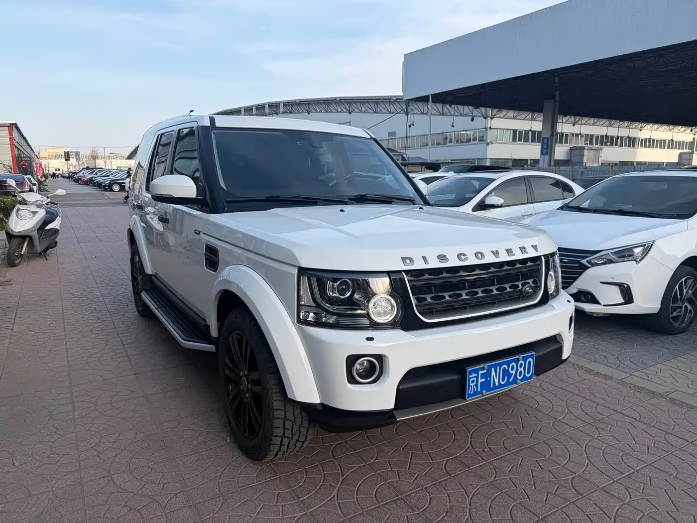 Land Rover Discovery 2017 3.0 SC V6 SE фото 3