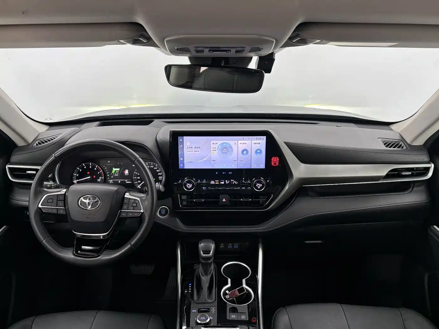 Фото 14 - Toyota Highlander