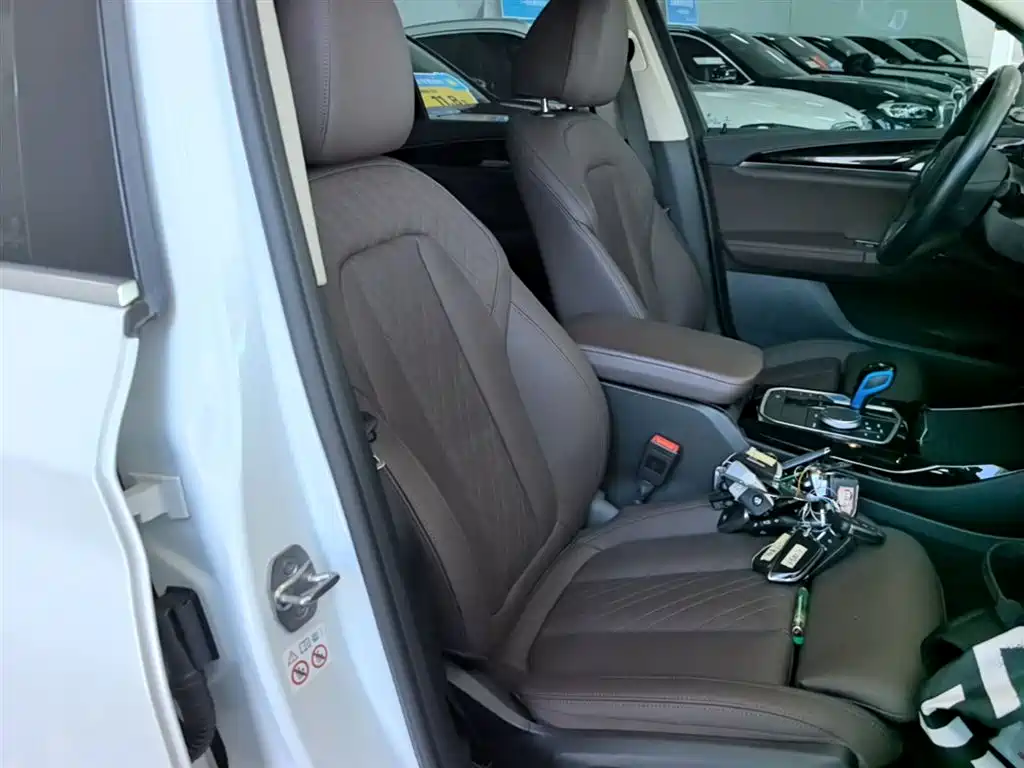 BMW iX3 2022 Leading Edition фото 4