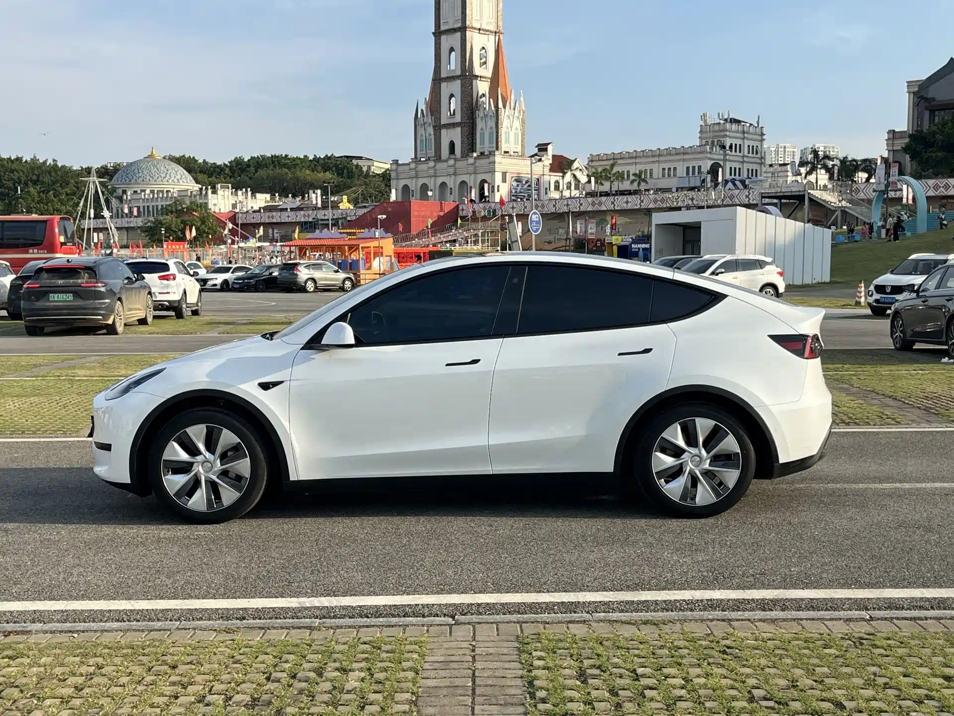 Фото 3 - Tesla Model Y