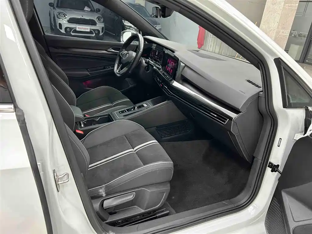Volkswagen Golf 2021 280TSI DSG R-Line фото 13