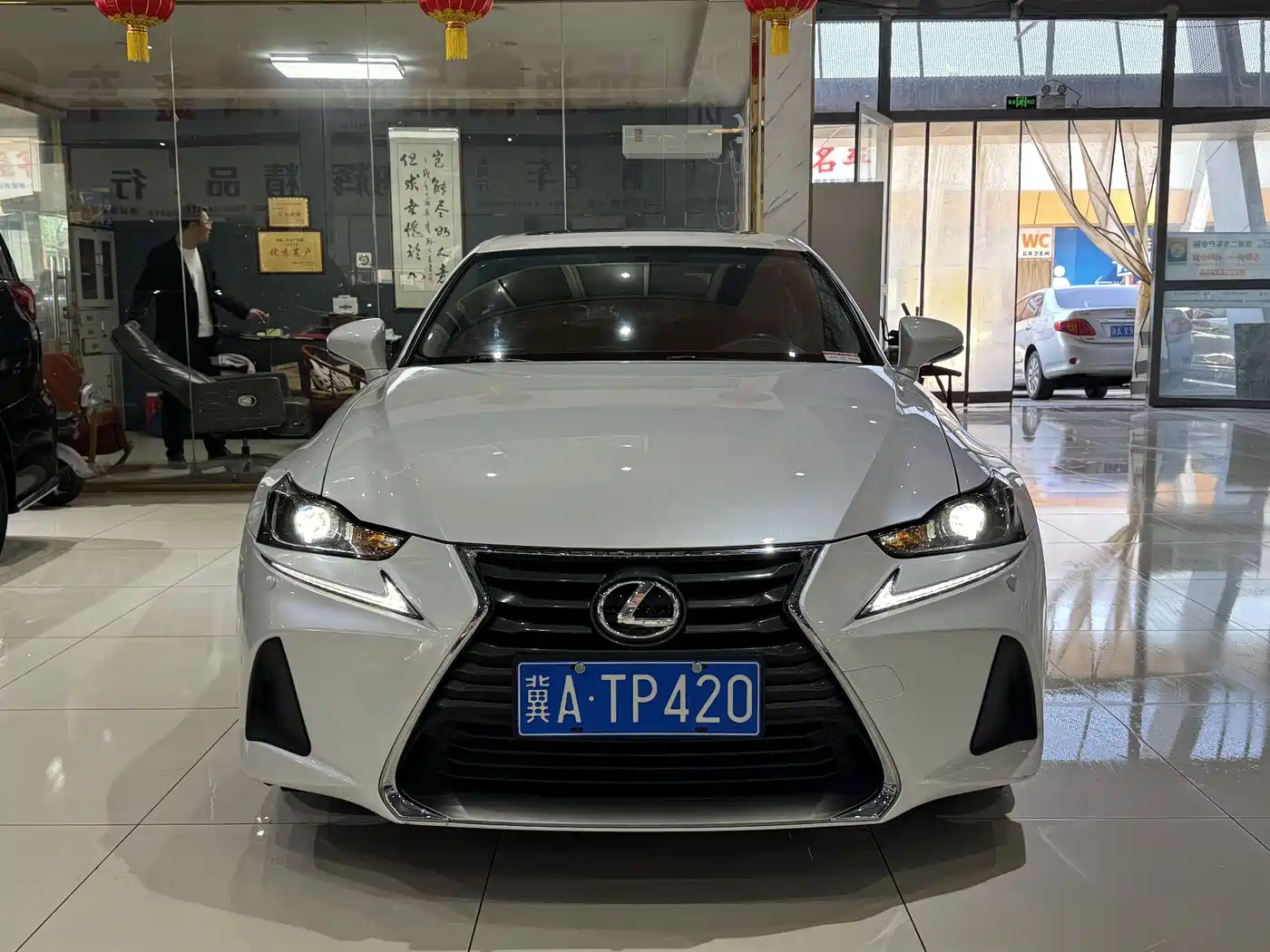 Lexus IS 2017 300 Leading Edition фото 3