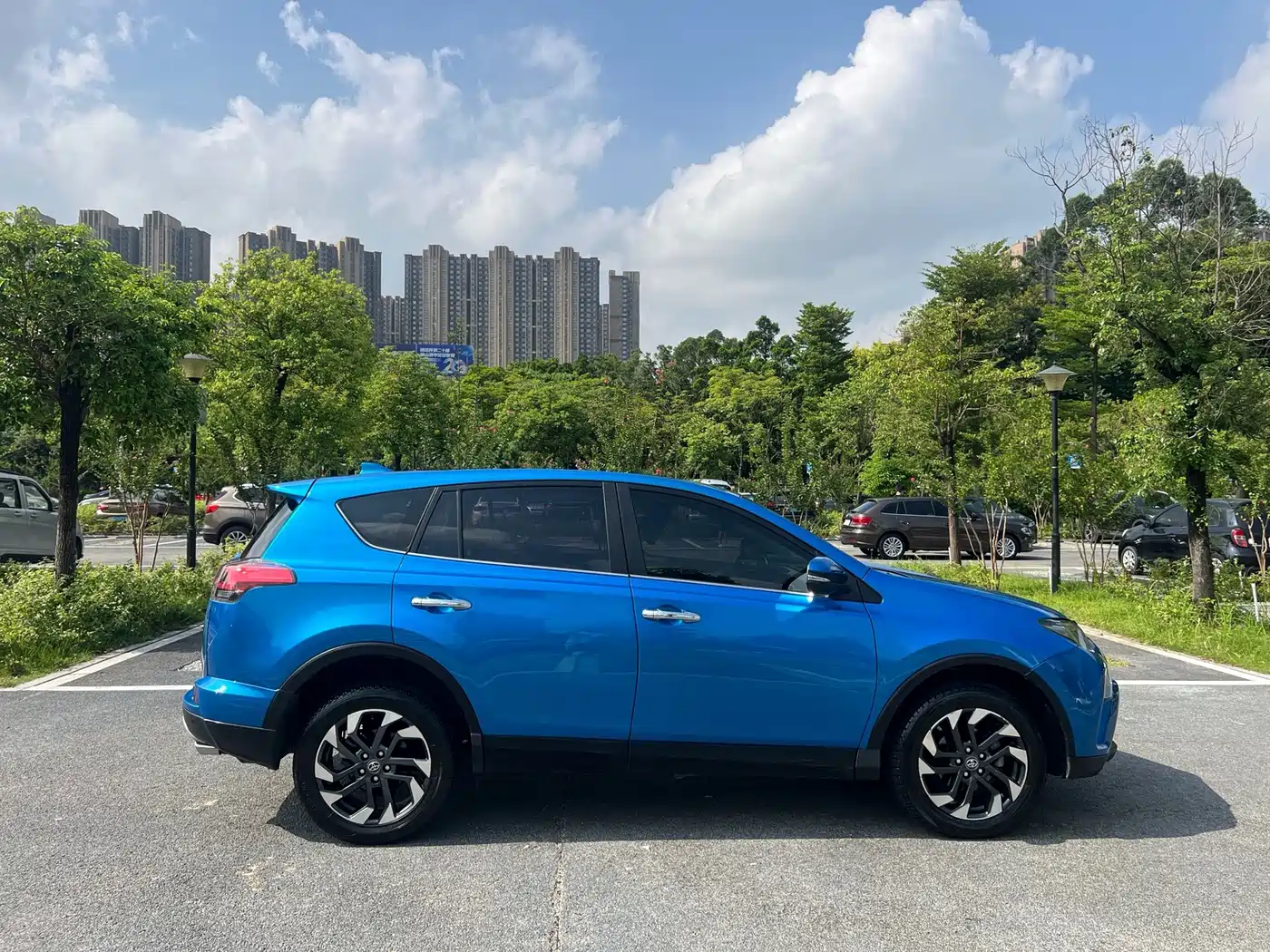 Photo 8 - Toyota RAV4 Rongfang