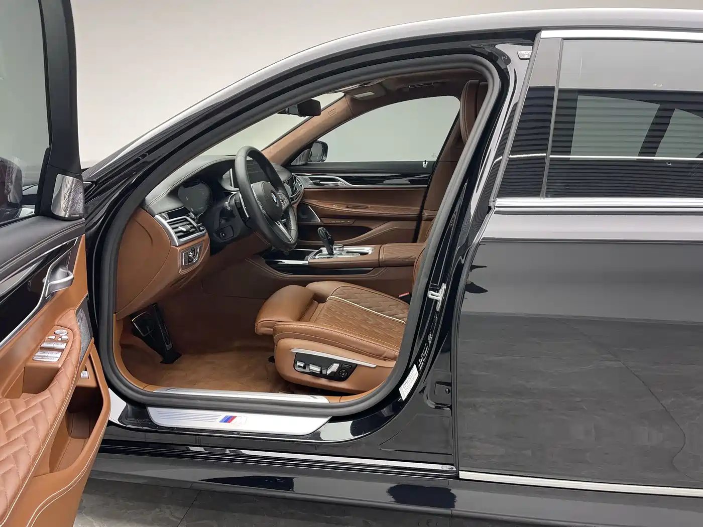 BMW 7 Series 2019 Facelift 740Li xDrive Executive M Sport Package фото 10