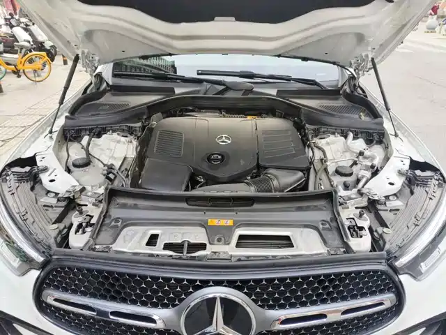 Mercedes-Benz GLC 2023 GLC 260 L 4MATIC Luxury 5-Seater — фото 3