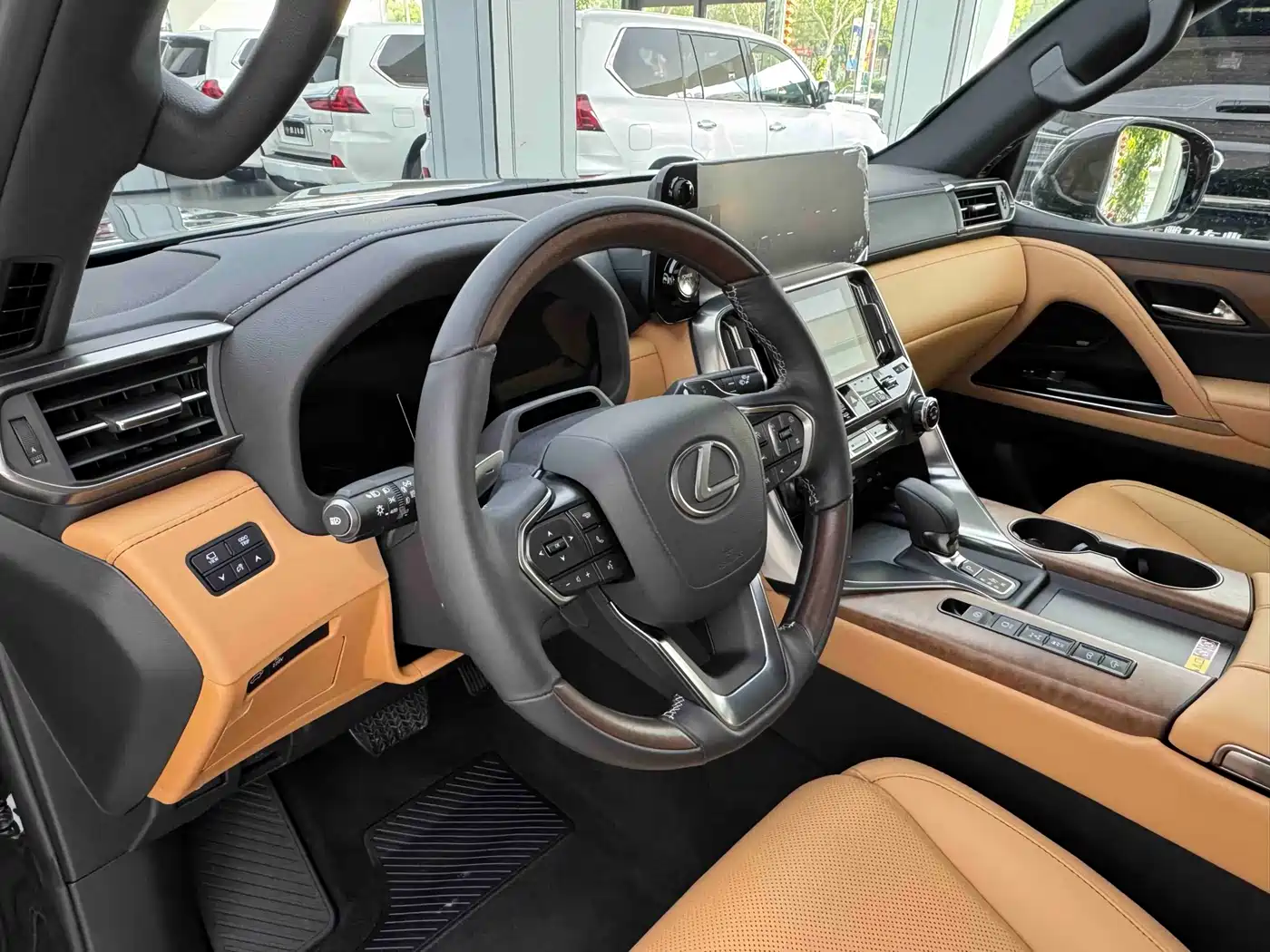 Lexus LX 2025 700h Boundary Edition фото 3
