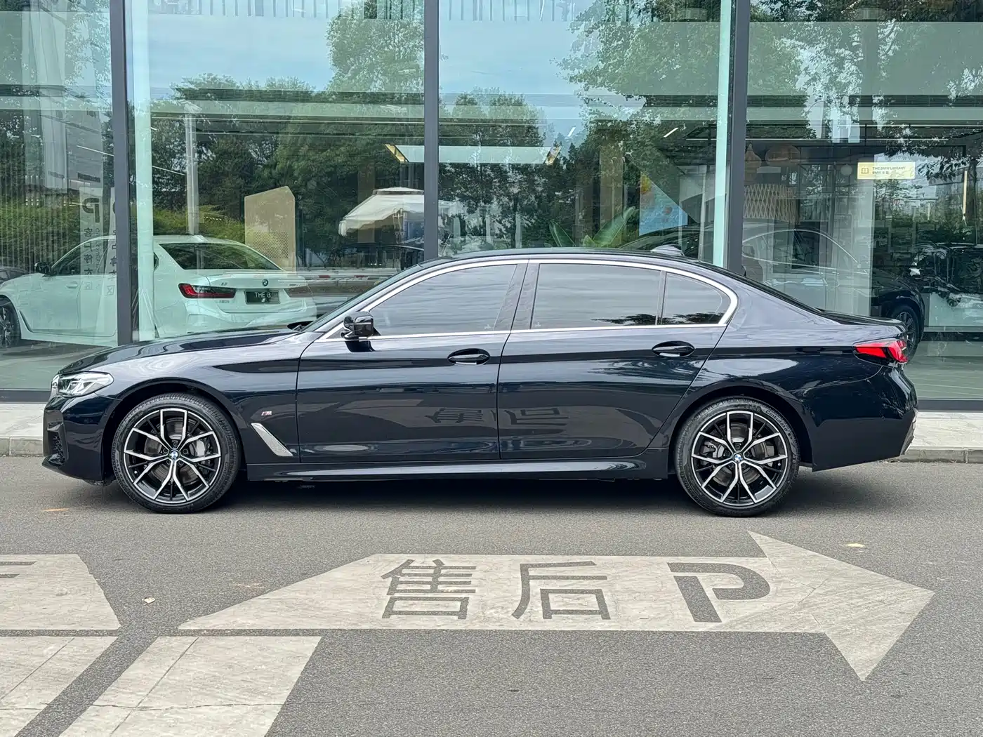 BMW 5 Series 2023 530Li Premium M Sport Package фото 4