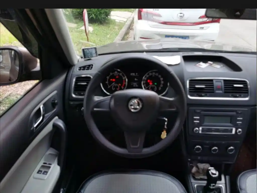 Škoda Yeti 2016 1.4TSI DSG Forward Edition фото 14