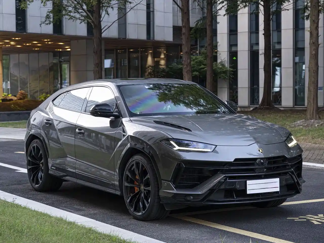Фото 3 - Lamborghini Urus