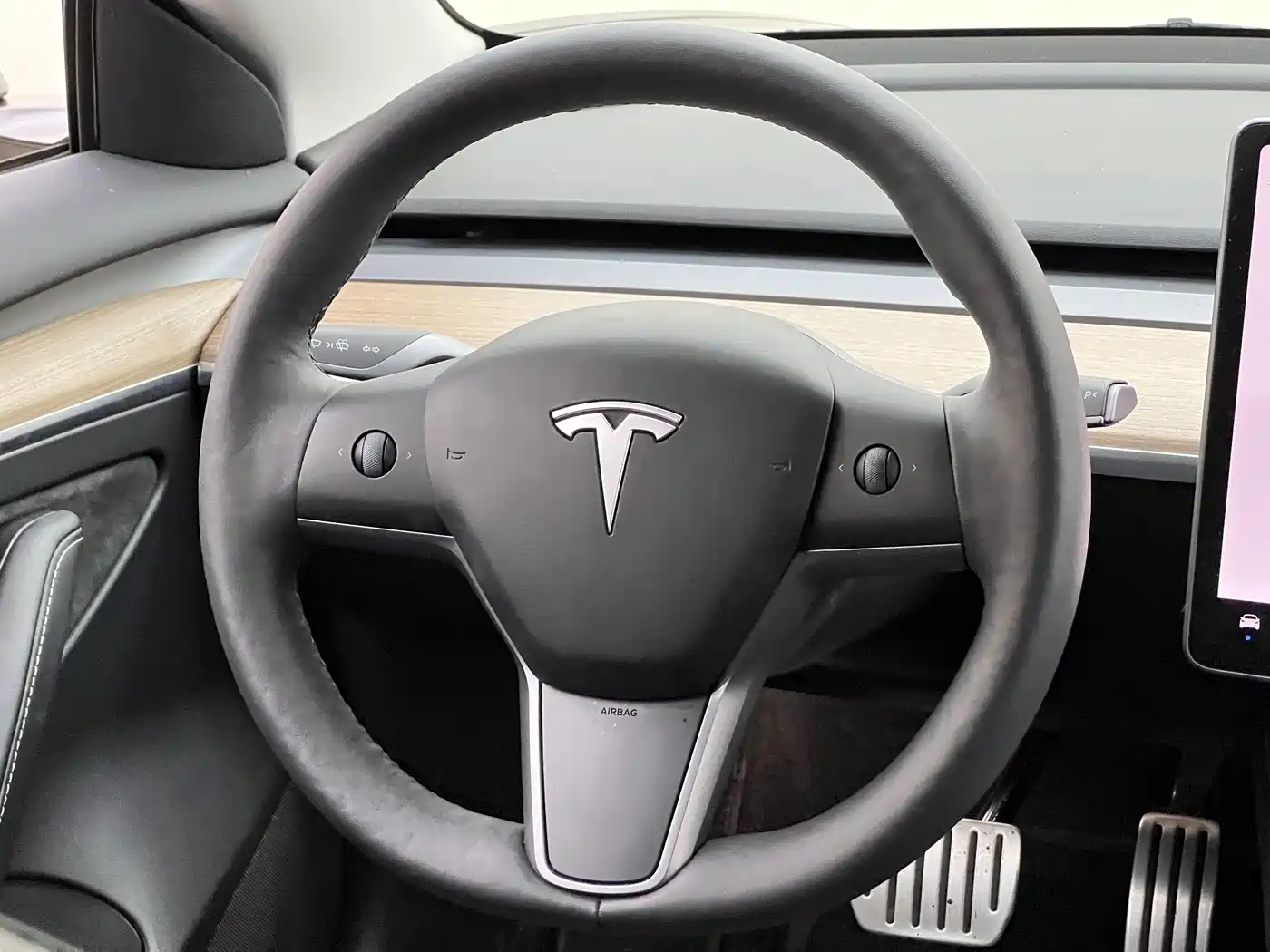 Фото 27 - Tesla Model 3