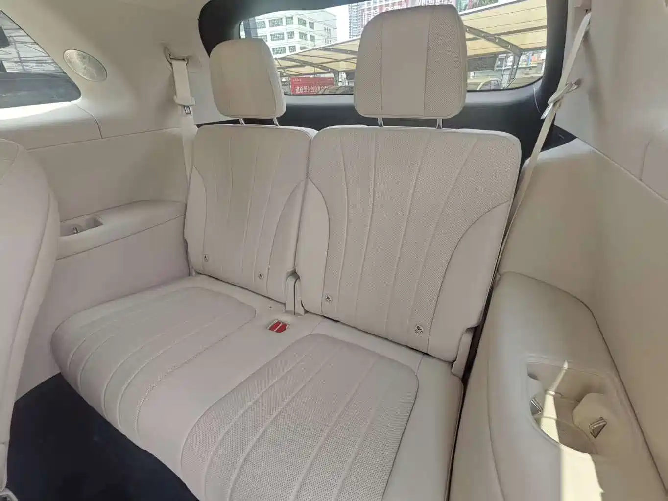 AITO Wenjie AITO M8 2025 Extended Range Ultra 53.4kWh 6-Seater фото 18
