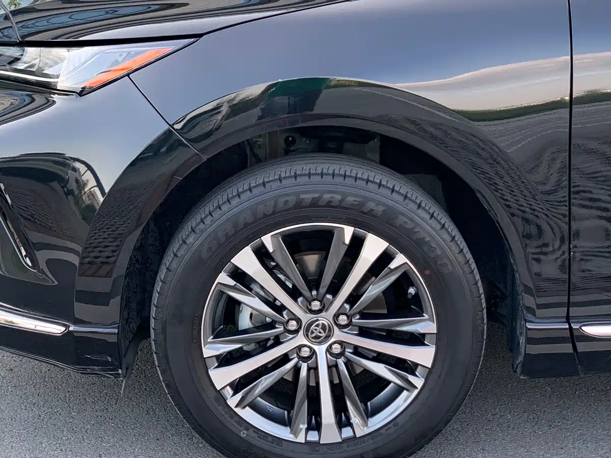 Toyota Venza 2023 2.0L CVT FWD Luxury фото 12