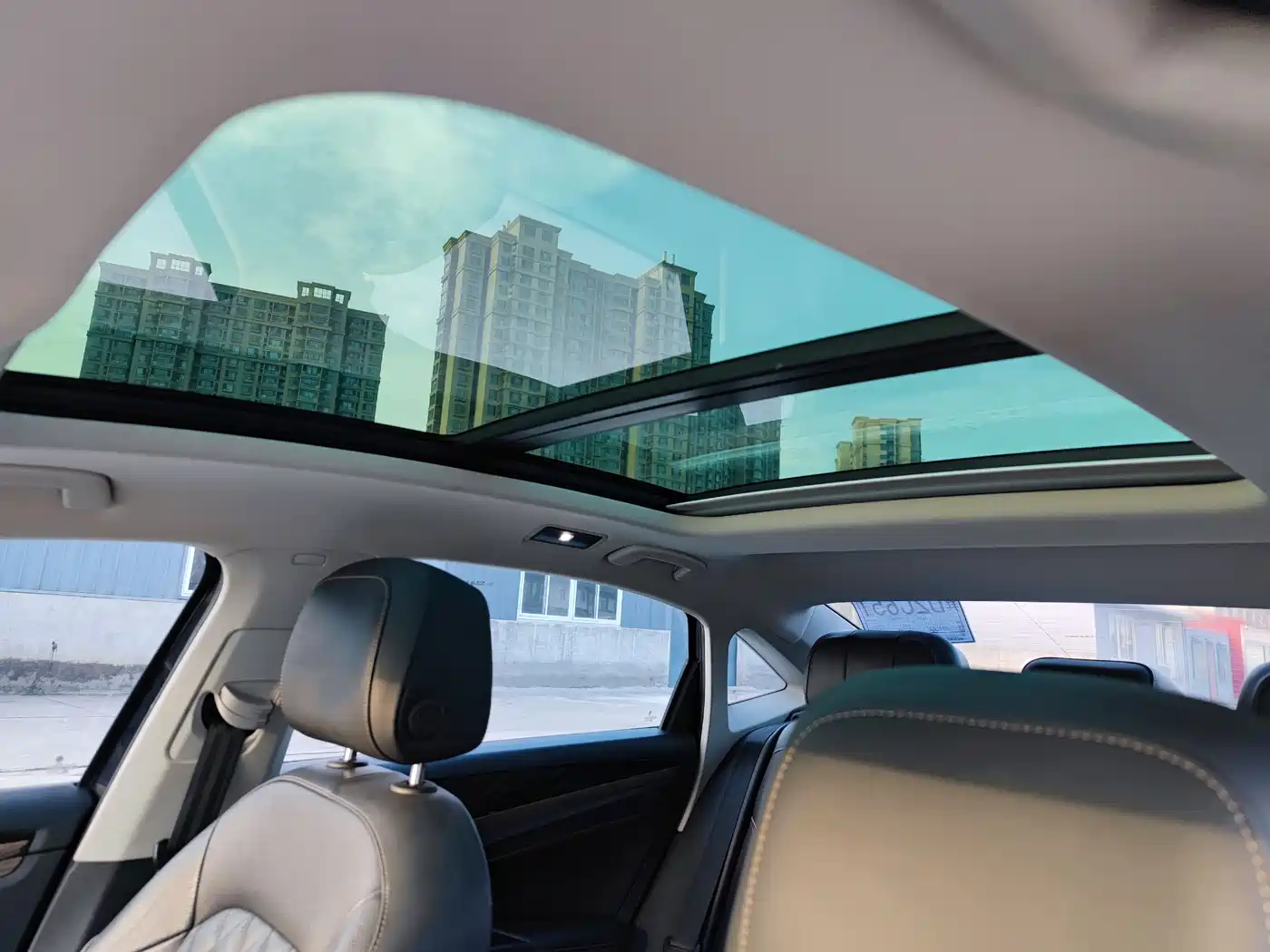 Volkswagen Passat 2021 Model 330TSI Luxury Edition фото 18