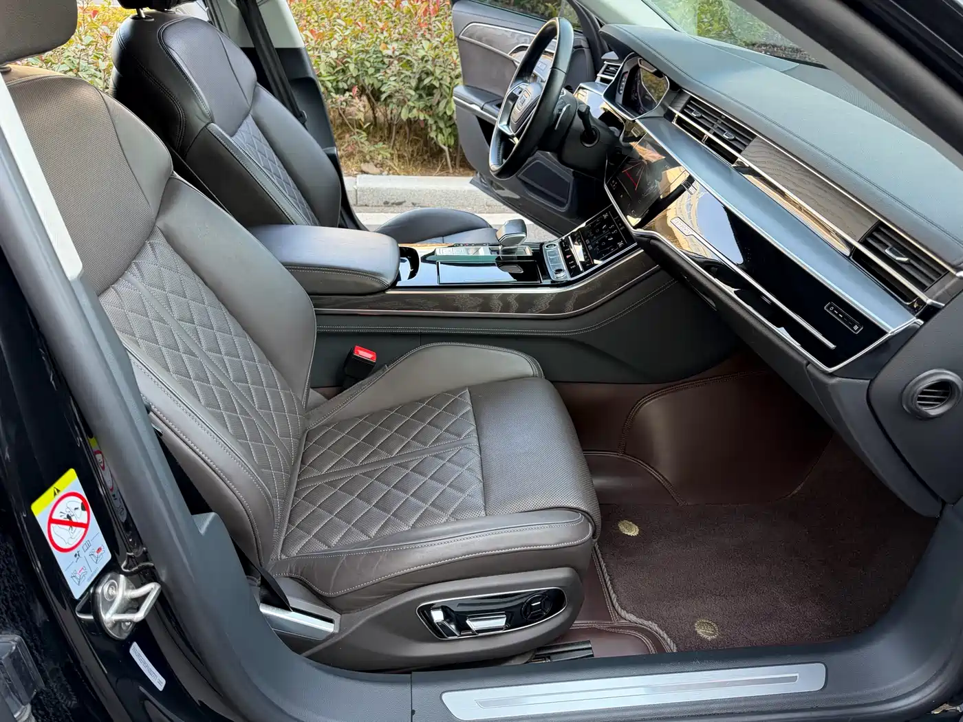 Audi A8 2023 A8L 50 TFSI quattro Exclusive фото 5