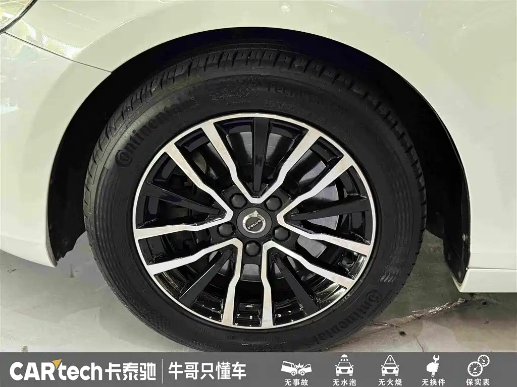 Photo 10 - Volvo V40