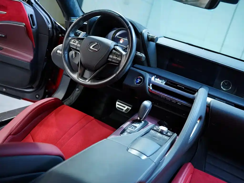 Фото 50 - Lexus LC