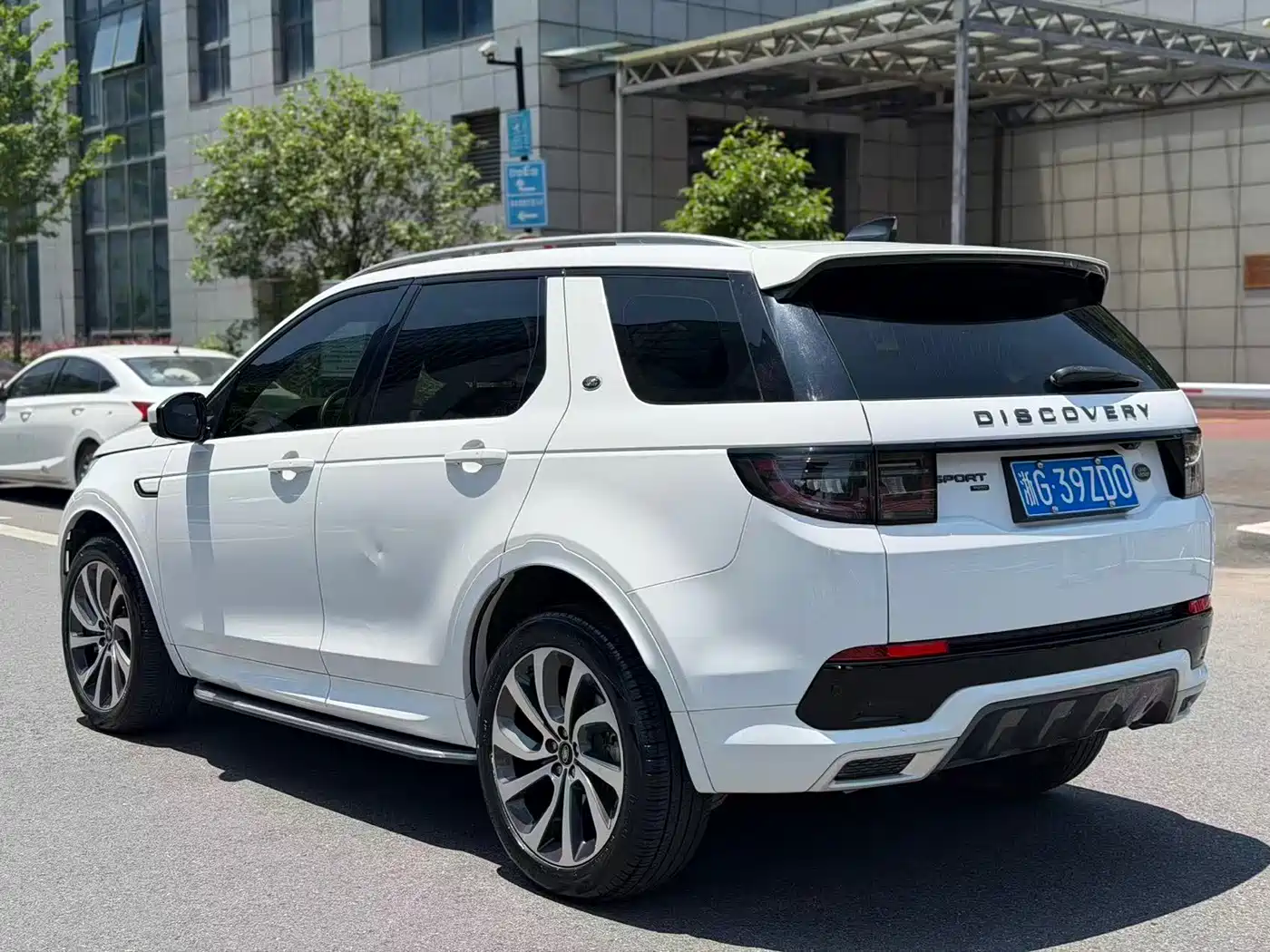 Land Rover Discovery Sport 2022 Model 249PS R-Dynamic S Performance Edition 5-Seater фото 13