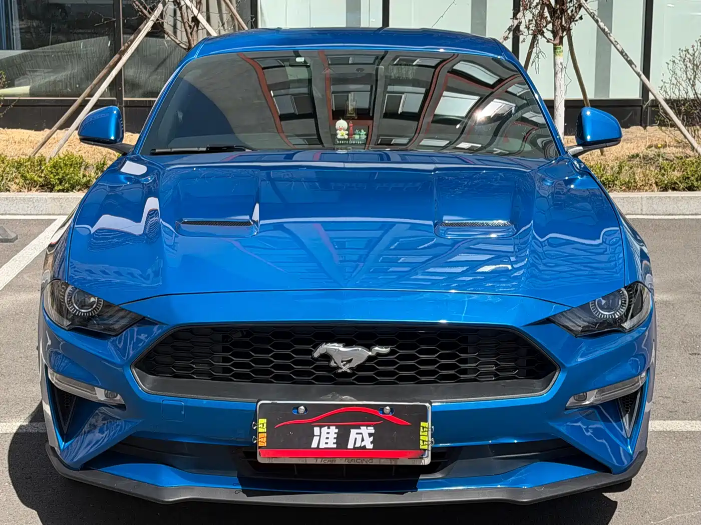 Photo 2 - Ford Mustang