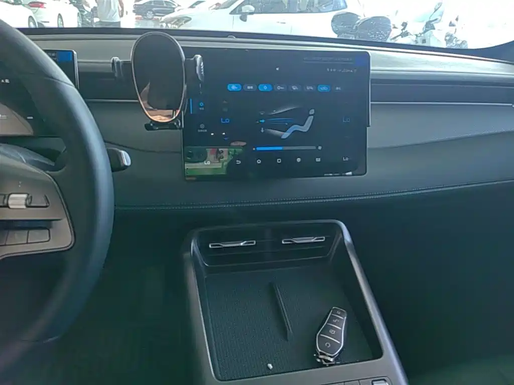 BYD Qin PLUS 2026 DM-i Smart Edition 128KM Progressive фото 13