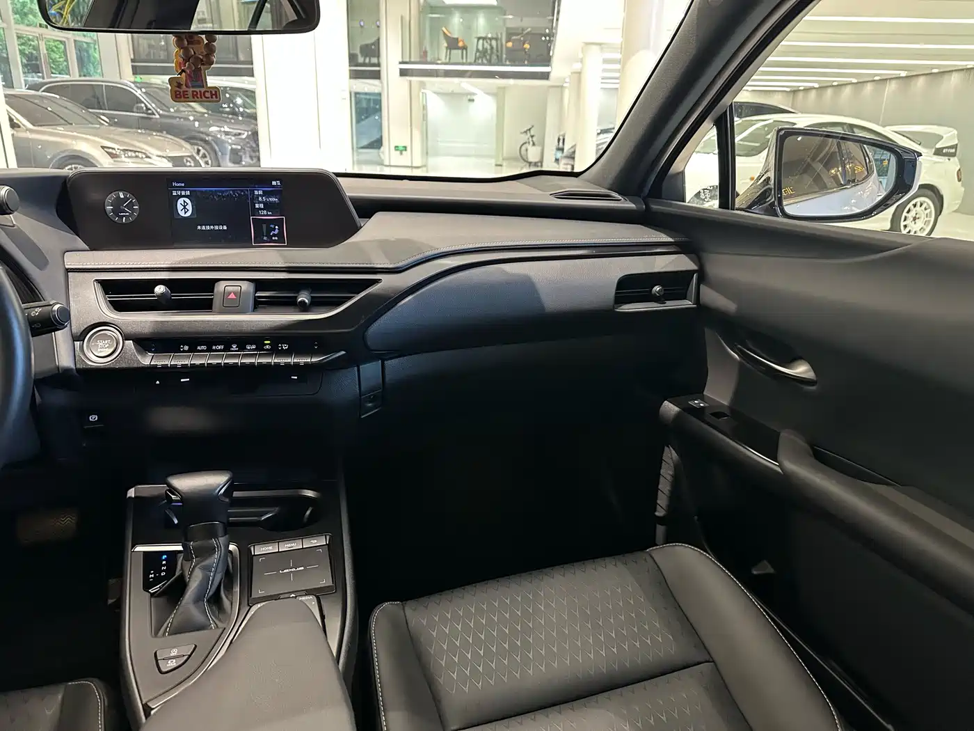 Lexus UX 2020 200 Special Edition фото 7