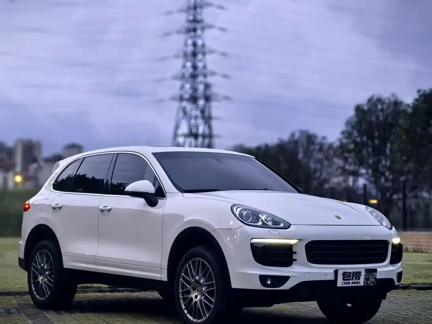 Photo 3 - Porsche Cayenne