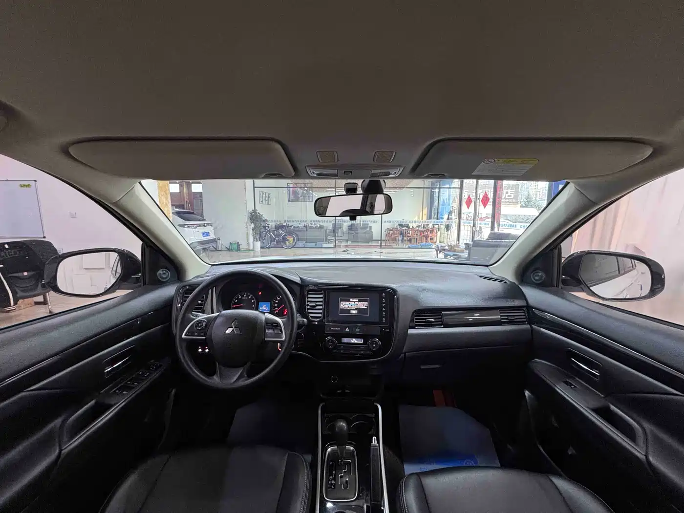MITSUBISHI OUTLANDER