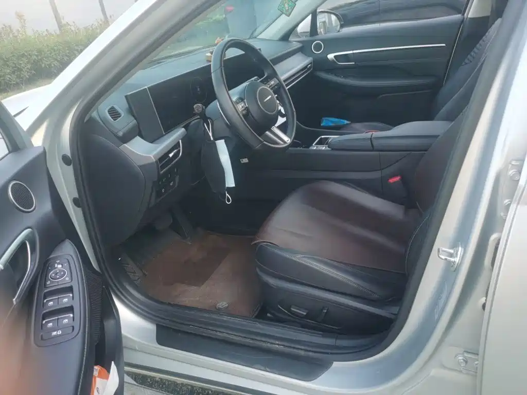 Photo 11 - Hyundai Sonata