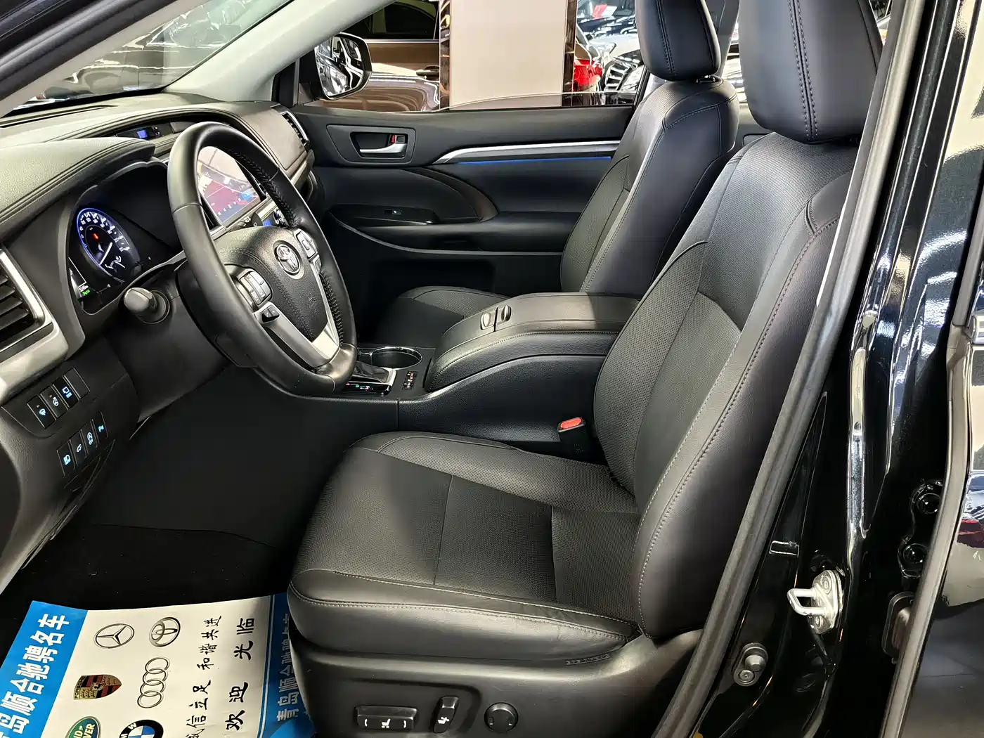 Toyota Highlander 2018 2.0T 4WD Ultimate 7-seater (China V) фото 8
