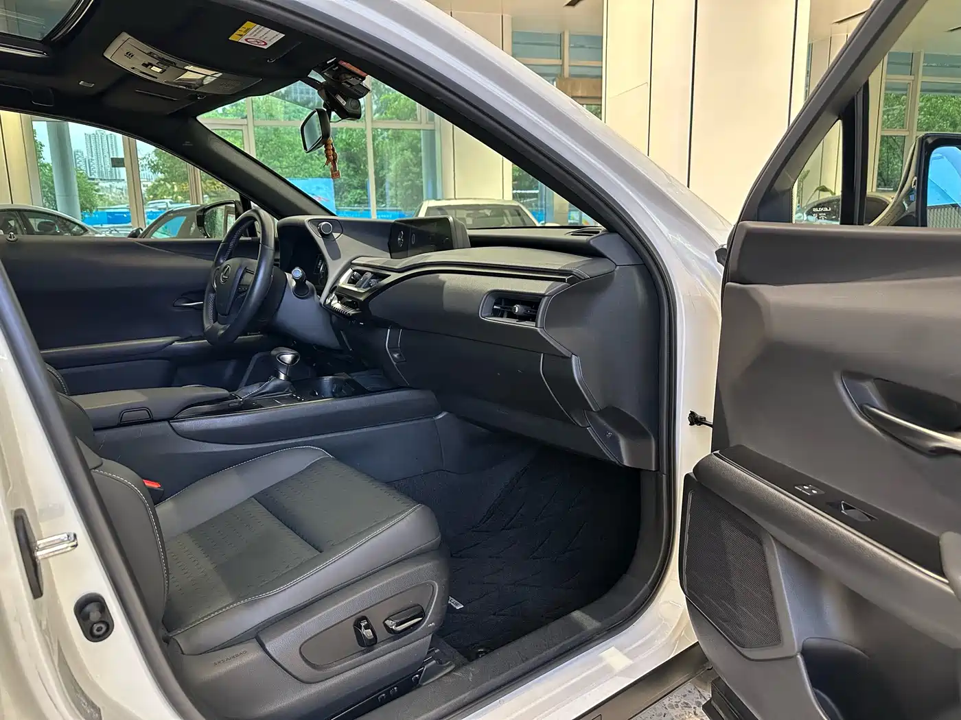 Lexus UX 2020 200 Special Edition фото 13
