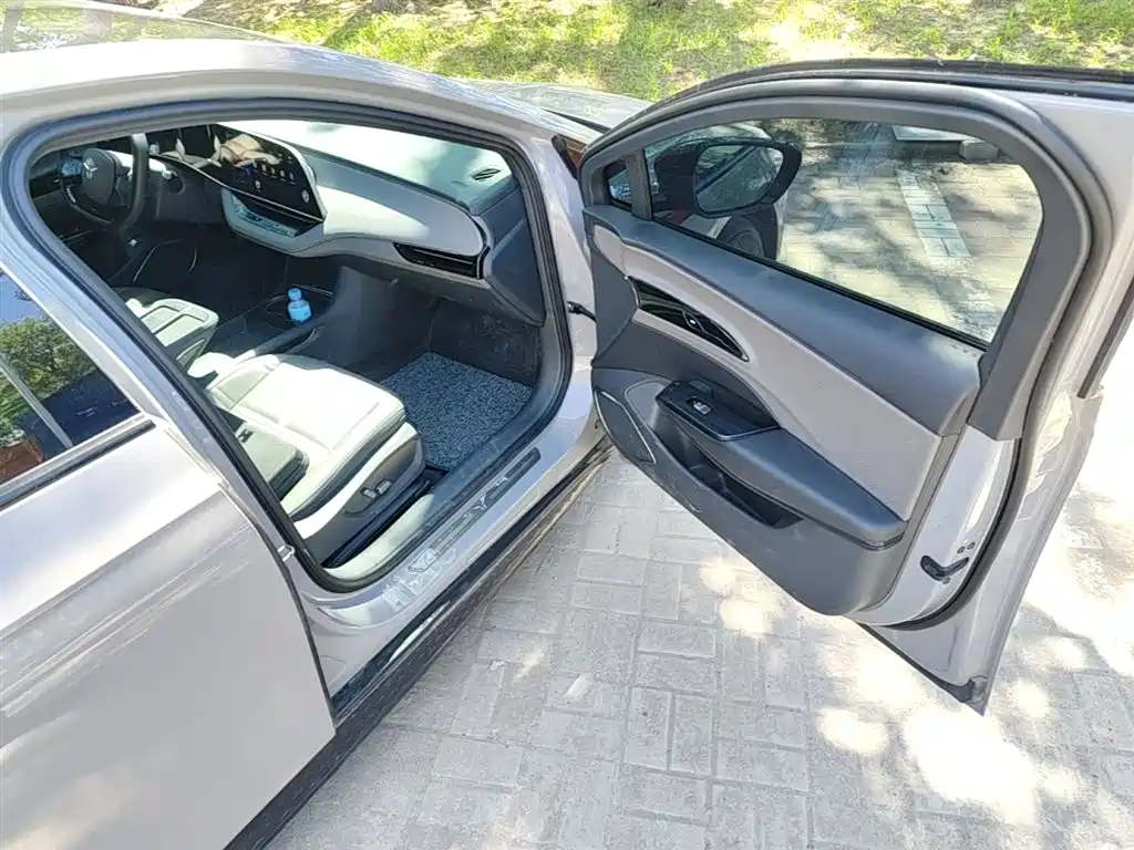 Hongqi EH7 2024 690 Pro фото 23