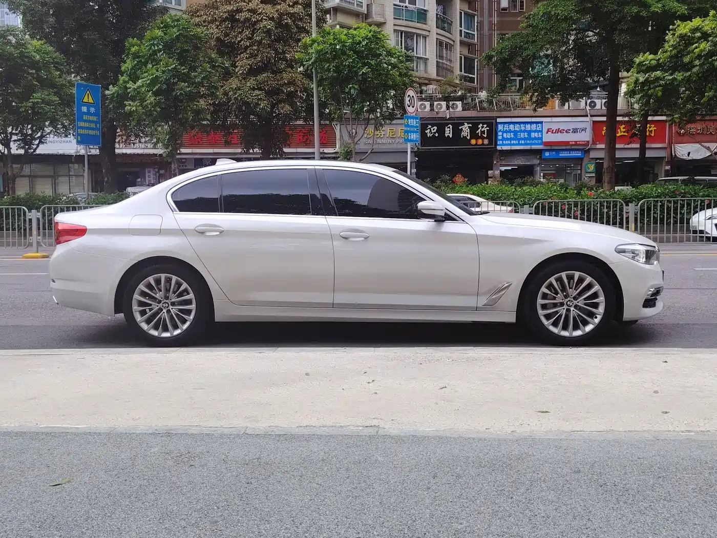 BMW 5 Series 2019 530Li Leading Luxury Package фото 8