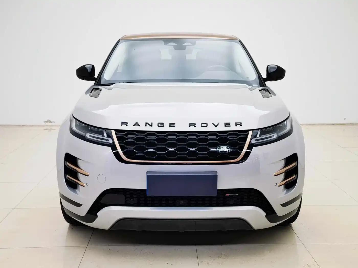 Land Rover Range Rover Evoque 2023 Range Rover Evoque L 249PS Corinthian Bronze Special Edition фото 2