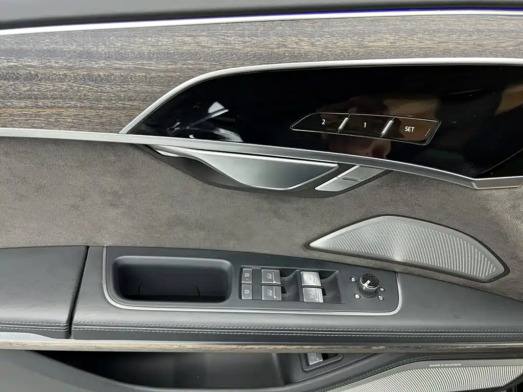 Фото 33 - Audi A8