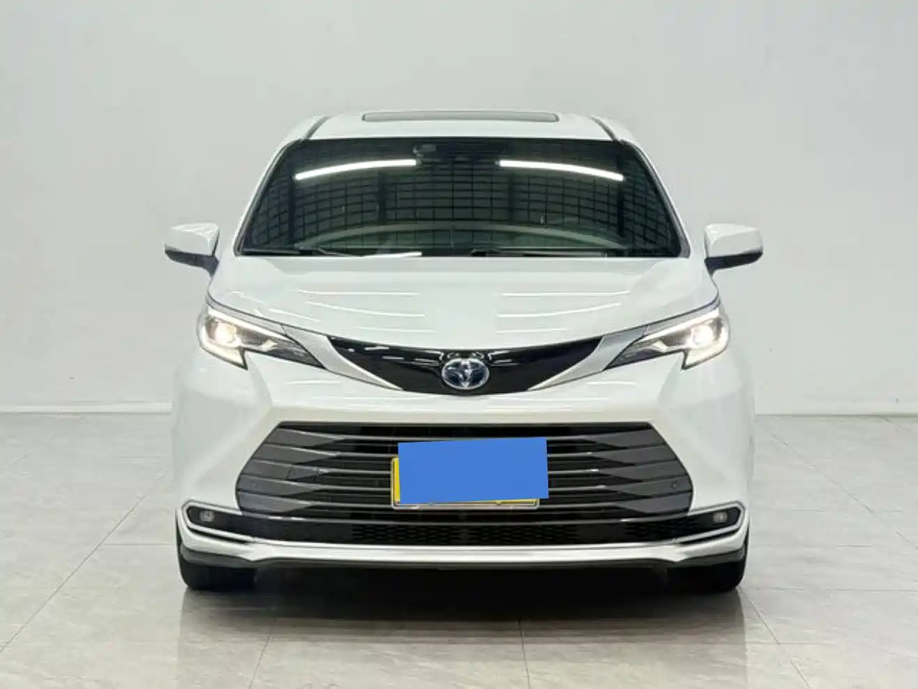 Toyota Sienna 2021 2.5L Hybrid Premium Edition фото 4
