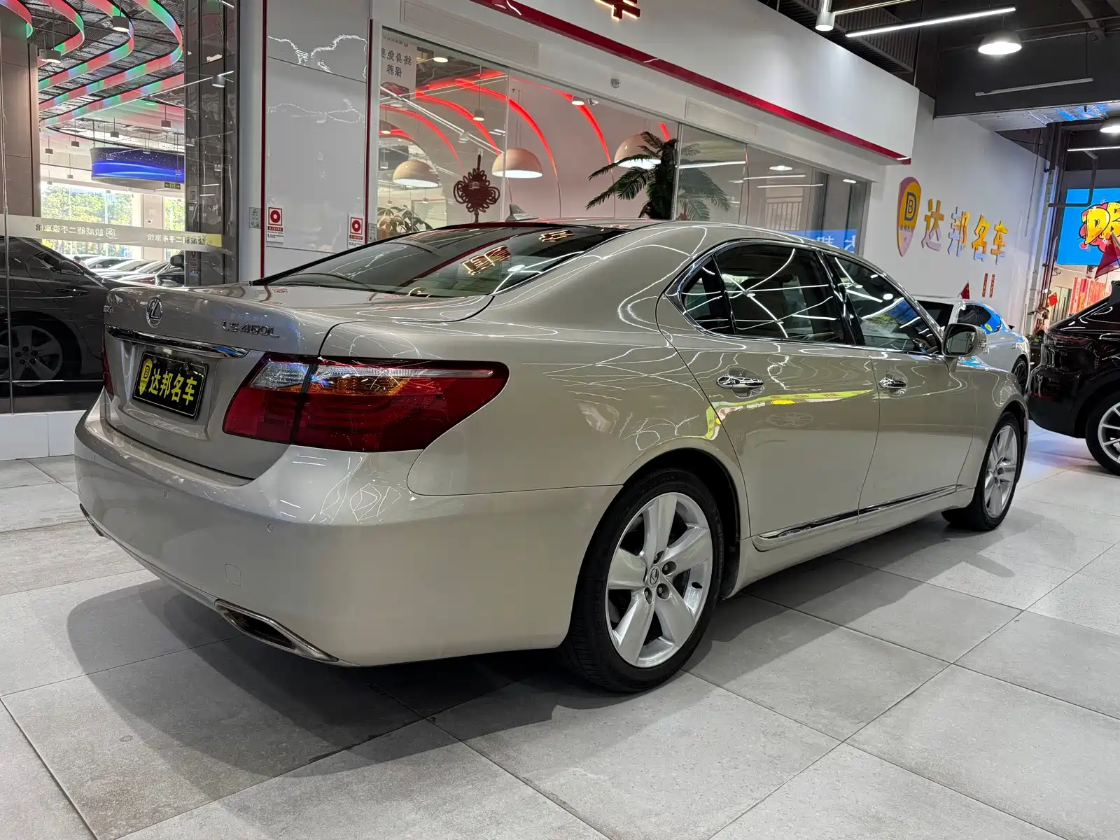 Фото 17 - Lexus LS