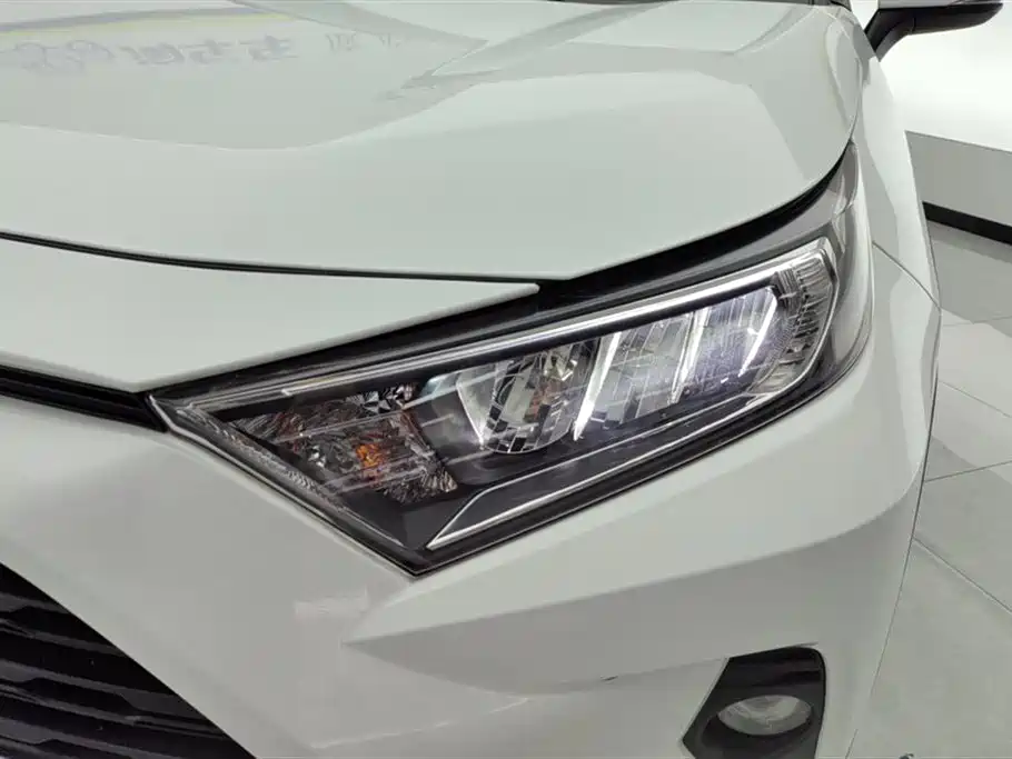 Toyota RAV4 Rongfang 2022 2.0L CVT 2WD Urban Edition фото 5