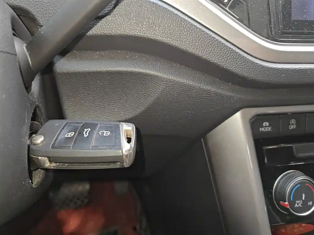 VOLKSWAGEN T-ROC EXPLORING SONGS