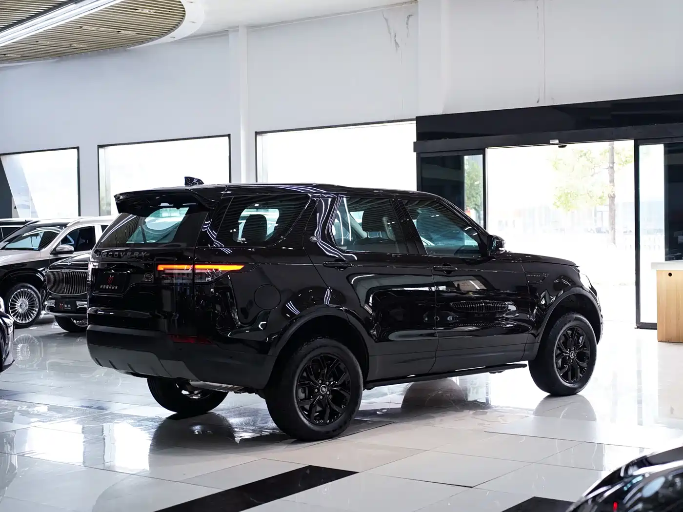 Land Rover Discovery 2019 3.0 SC V6 SE фото 14