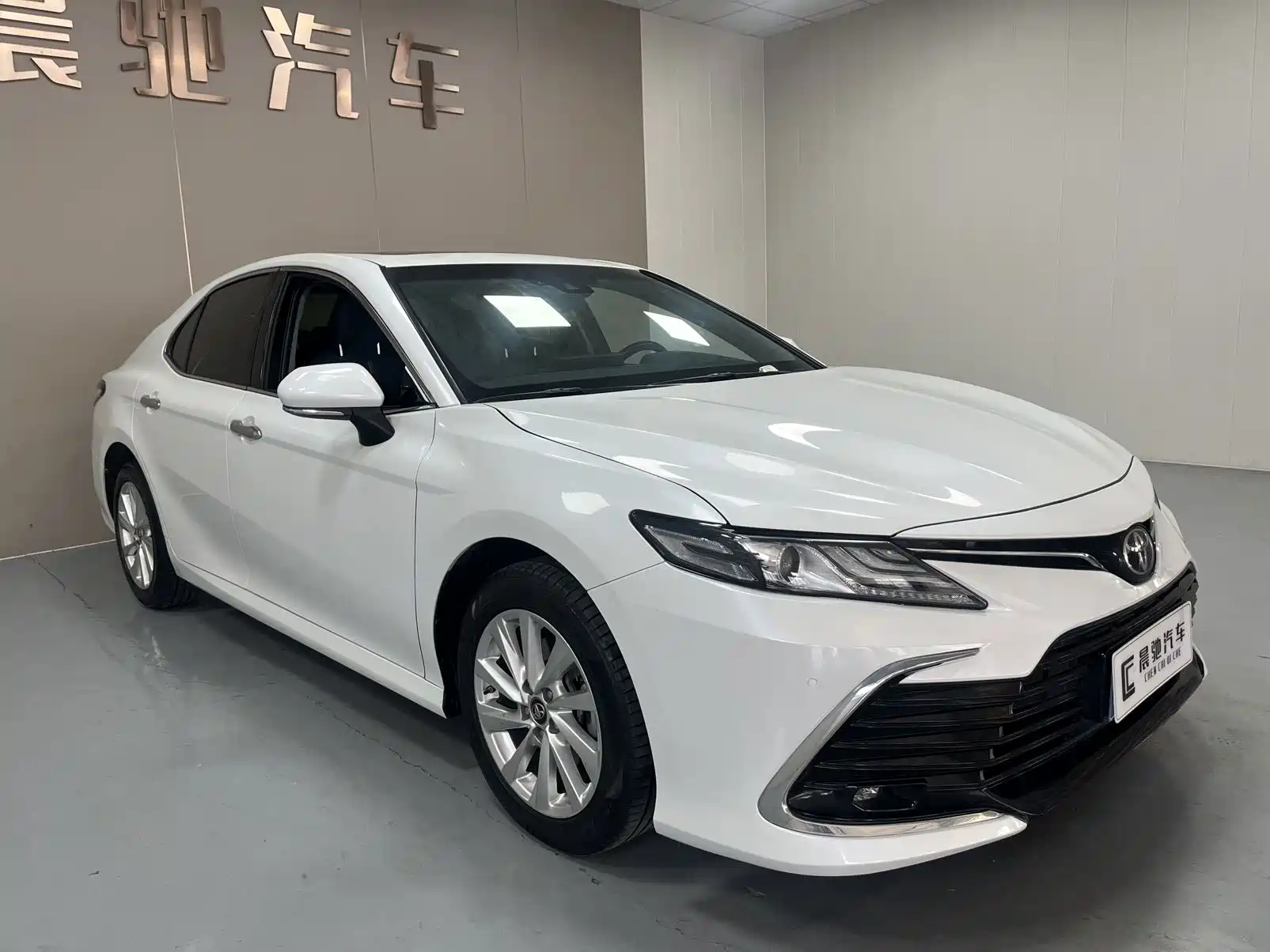 Фото 3 - Toyota Camry