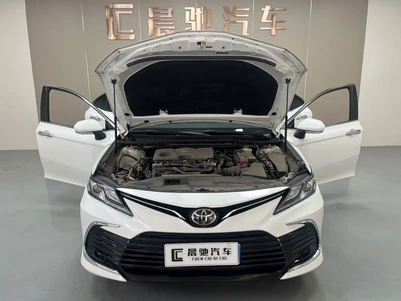 Фото 15 - Toyota Camry