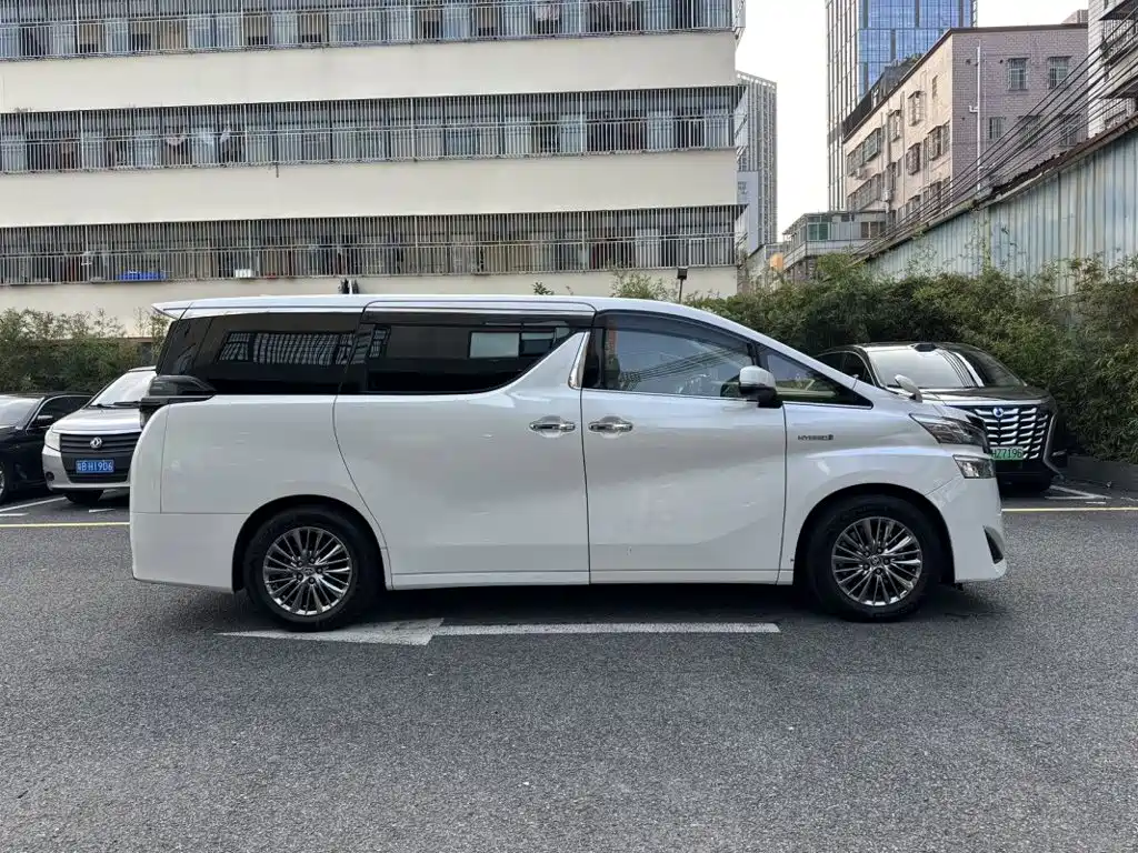Фото 6 - Toyota Vellfire
