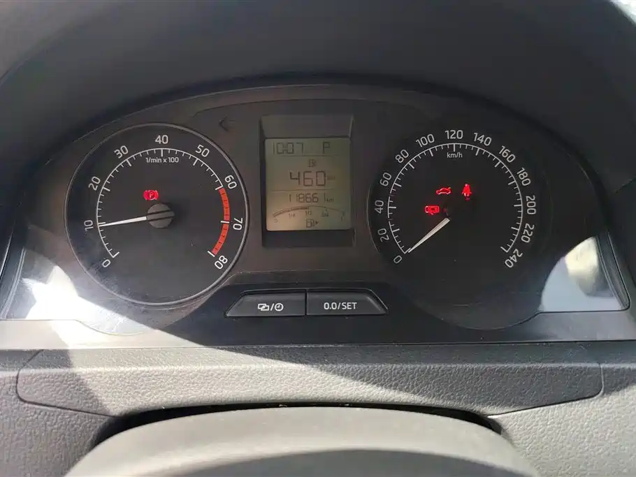 Škoda Rapid 2013 1.6L Automatic Smart Selection фото 14