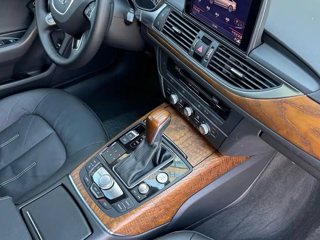 Audi A6L 2018 30th Anniversary 35 TFSI Fashion фото 12